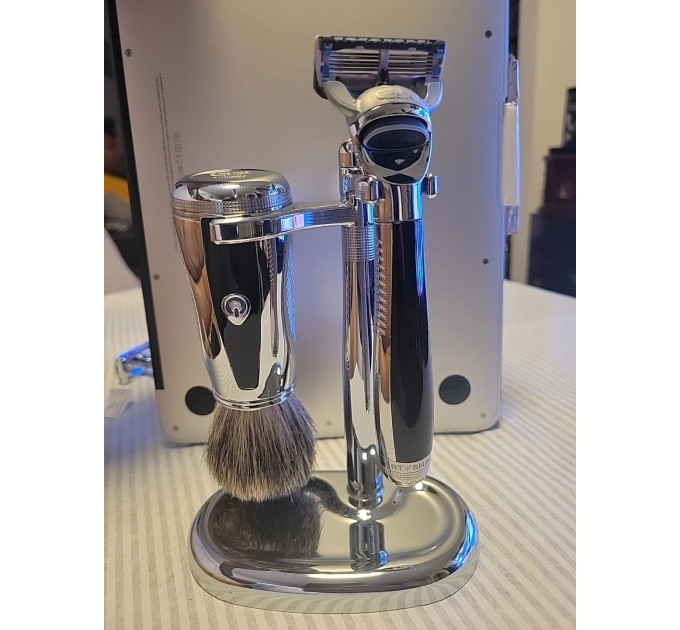 Набір для гоління The Art of Shaving Power Shave Collection з верстатом, помазком і підставкою