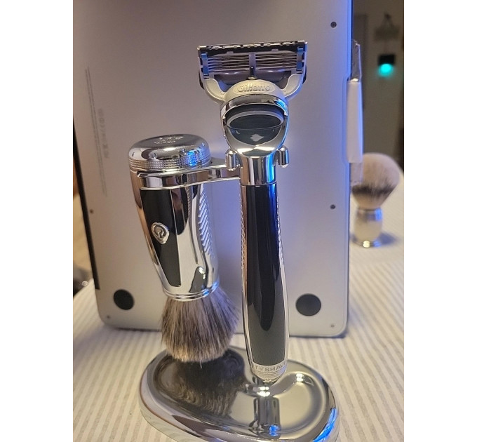 Набір для гоління The Art of Shaving Power Shave Collection з верстатом, помазком і підставкою