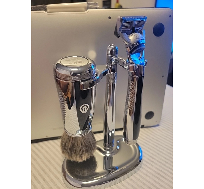 Набір для гоління The Art of Shaving Power Shave Collection з верстатом, помазком і підставкою