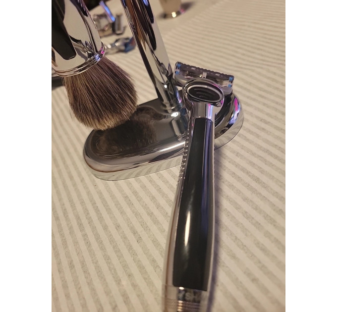 Набір для гоління The Art of Shaving Power Shave Collection з верстатом, помазком і підставкою