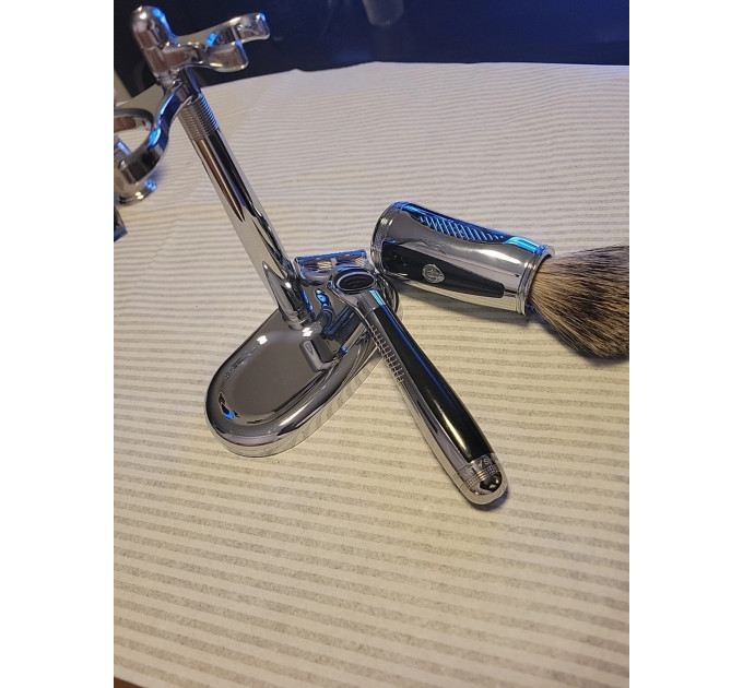 Набір для гоління The Art of Shaving Power Shave Collection з верстатом, помазком і підставкою