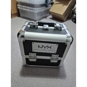 Дорожній кейс для макіяжу NYX Makeup Artist Storage Tiered Case