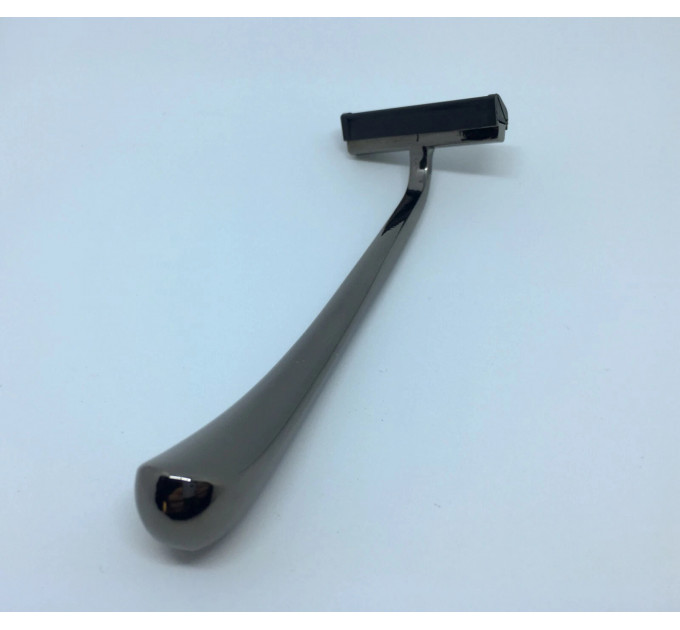 Металлическая полированная бритва цвета «оружейная сталь» с лезвием Gillette Trac