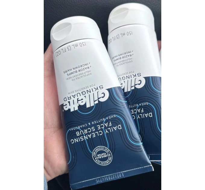 Чоловічий очищувальний скраб перед голінням Gillette Skinguard Daily Cleansing Face Scrub 150 мл