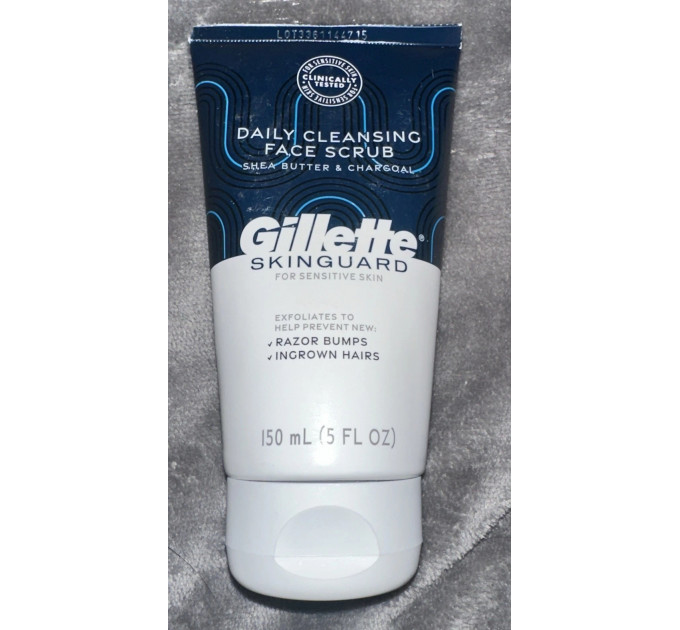 Чоловічий очищувальний скраб перед голінням Gillette Skinguard Daily Cleansing Face Scrub 150 мл