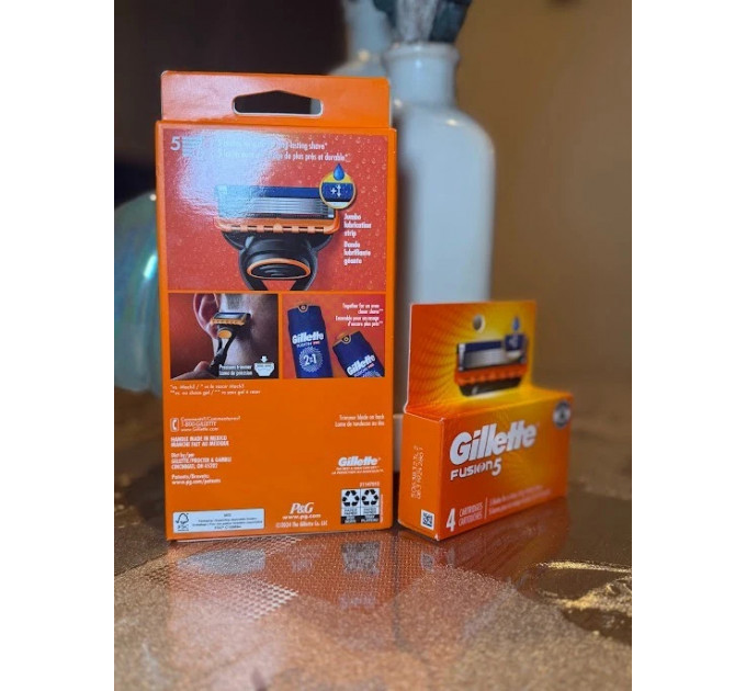 Чоловічий бритвений набір Gillette Fusion 5 (1 станок і 5 змінних касет)