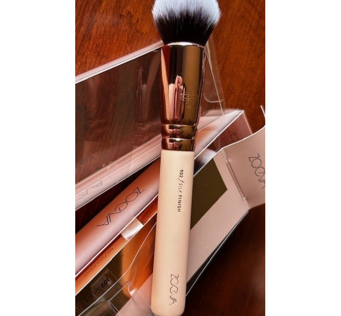 Професійний пензель для нанесення і розтушовування тону ZOEVA 102 Silk Finish Rose Gold