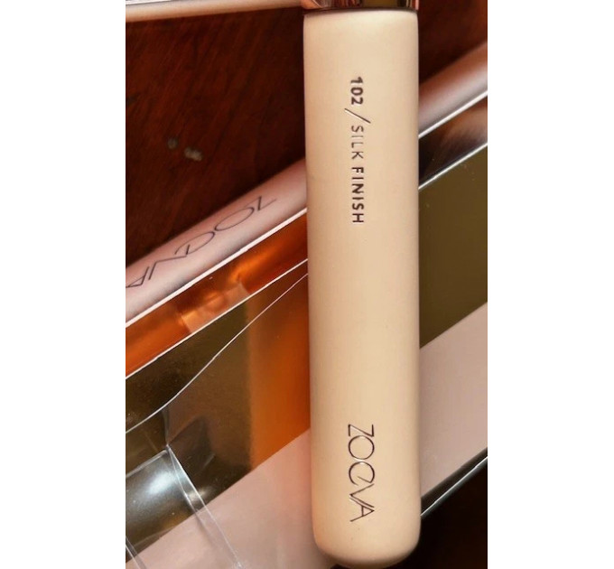 Професійний пензель для нанесення і розтушовування тону ZOEVA 102 Silk Finish Rose Gold