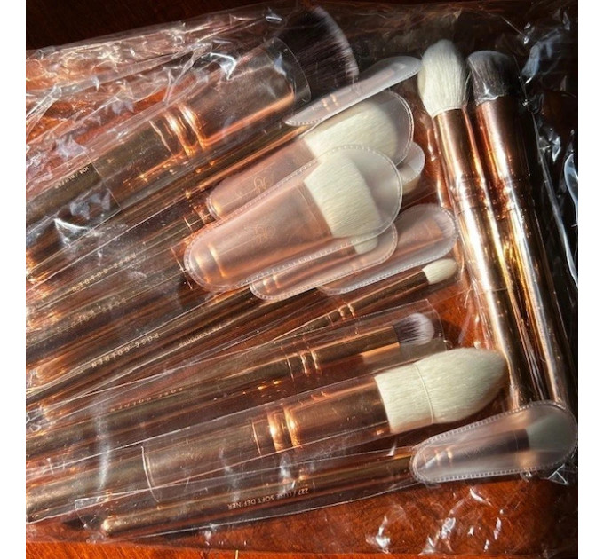 Професійний набір кистей для макіяжу Zoeva Makeup Artist Zoe Bag Rose Golden Vol 3 з сумкою 30 шт.