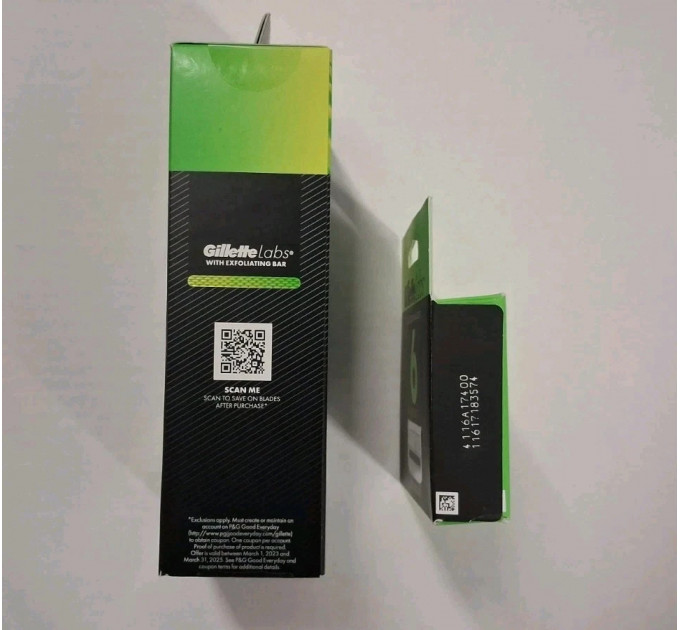 Бритва Gillette Labs Champion Gold Edition з відлущувальною смужкою лімітована серія (1 бритва + 1 магнітна підставка + 7 картриджів)