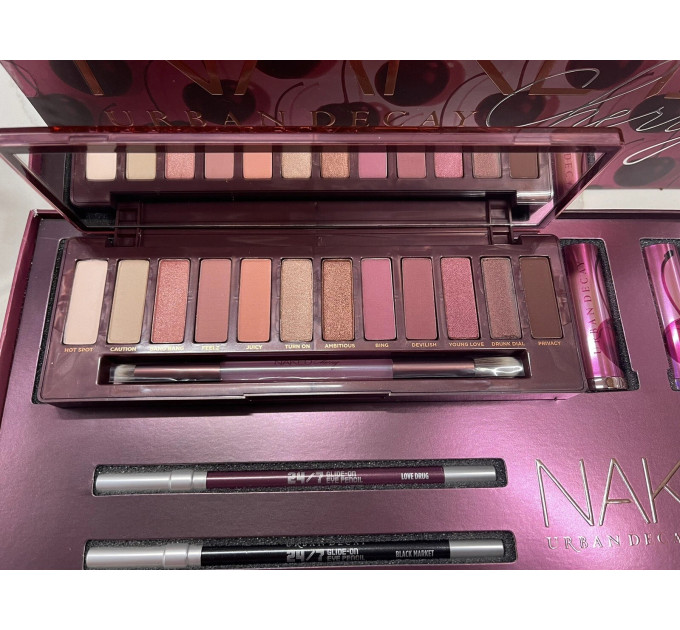 Подарунковий косметичний набір для макіяжу Urban Decay Naked Cherry Vault (палетка тіней 12 кольорів/2 олівці для очей/3 помади)