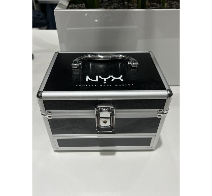 Кейс визажиста Nyx Professional Makeup Mini Train (20х15х15 см)