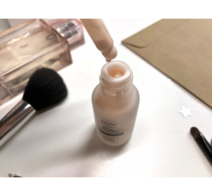 Стійкий праймер для обличчя NYX Cosmetics Professional Makeup Total Control Drop Primer (13 мл)