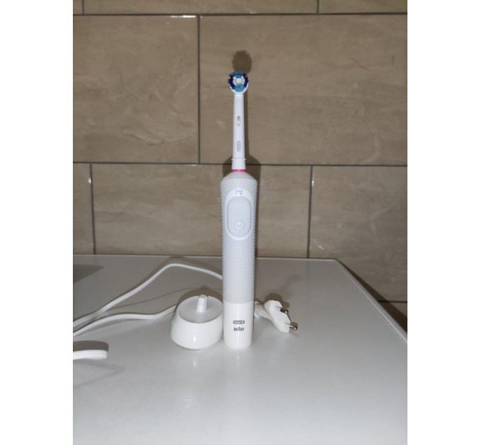 Электрическая зубная щетка Oral B Vitality 100 Cross Action 