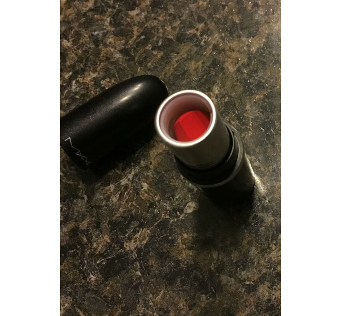Матовая губная помада MAC Retro Matte Lipstick Relentlessly Red