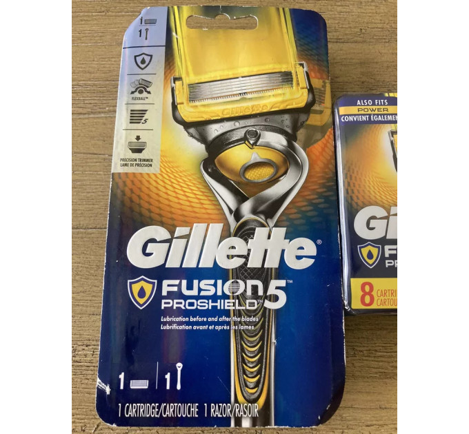 Бритвений набір Gillette Fusion 5 ProShield зі станком і 8 картриджами