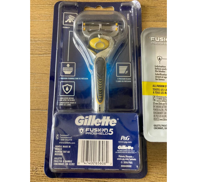 Бритвений набір Gillette Fusion 5 ProShield зі станком і 8 картриджами